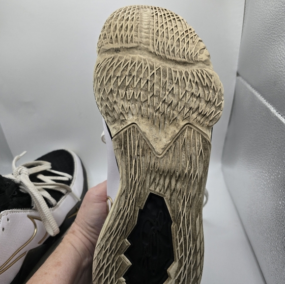 Nike Airmax Lebron 17 Lowtop Metalic Gold Details Black /white Shoes. Mens 13 main image 5